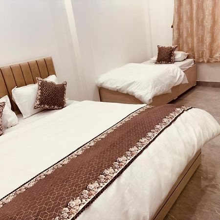 Shri Ram Darbar Hotel Ayodhya ภายนอก รูปภาพ