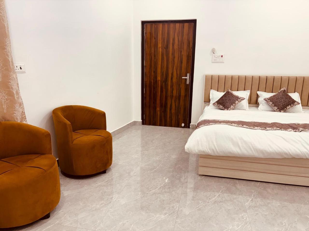 Shri Ram Darbar Hotel Ayodhya ภายนอก รูปภาพ