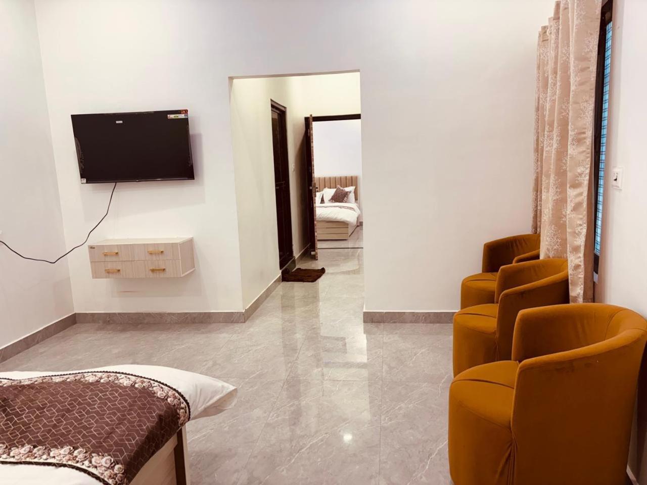 Shri Ram Darbar Hotel Ayodhya ภายนอก รูปภาพ
