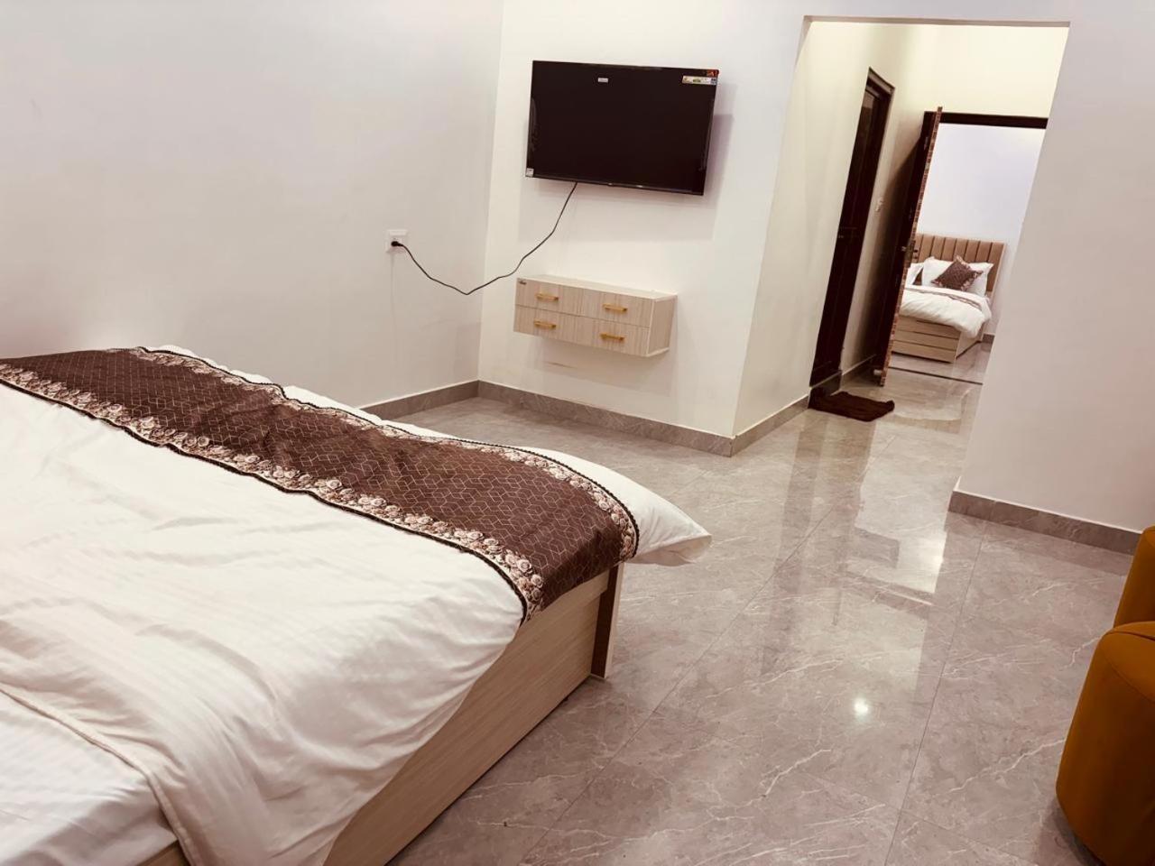 Shri Ram Darbar Hotel Ayodhya ภายนอก รูปภาพ