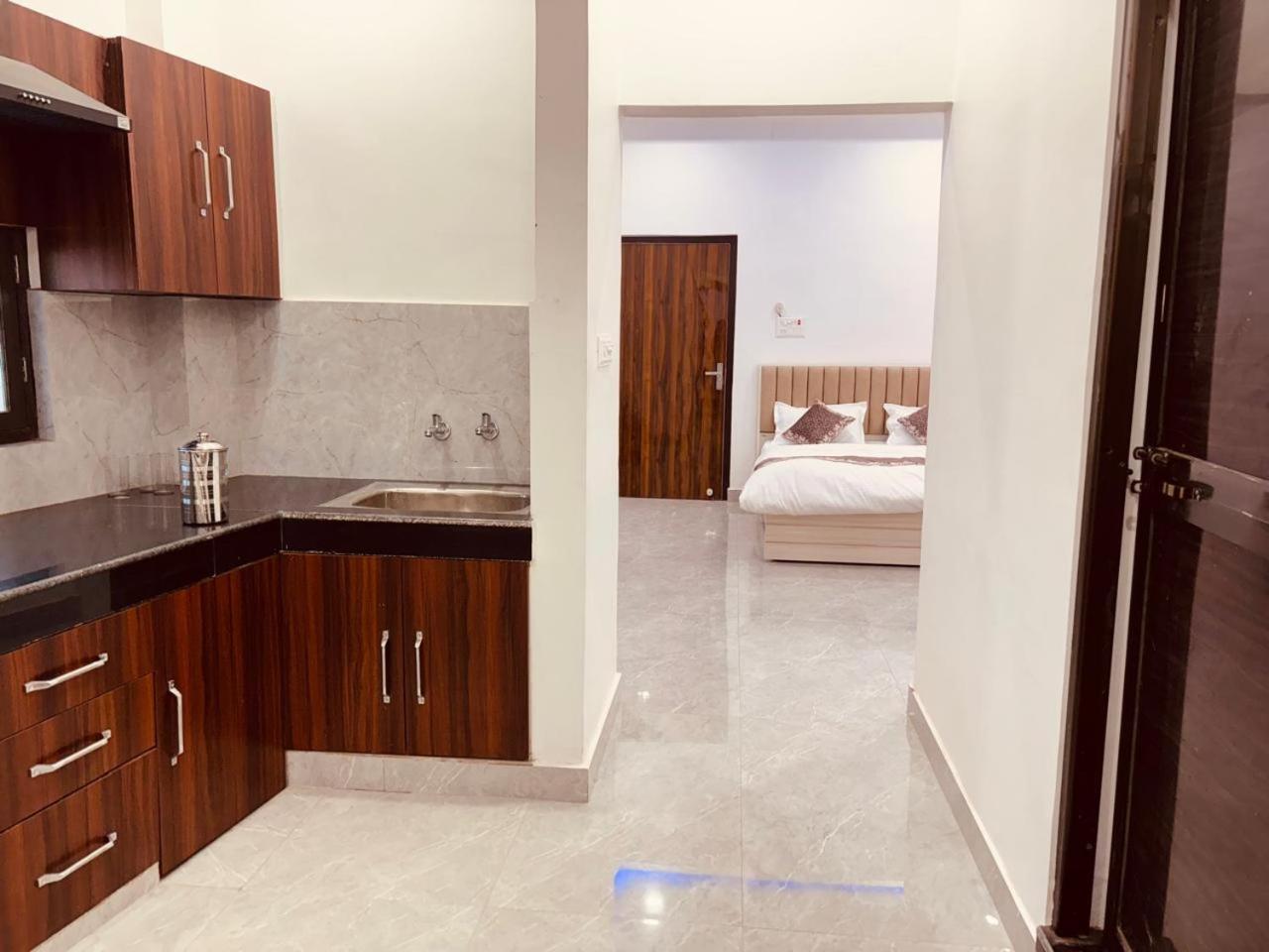 Shri Ram Darbar Hotel Ayodhya ภายนอก รูปภาพ