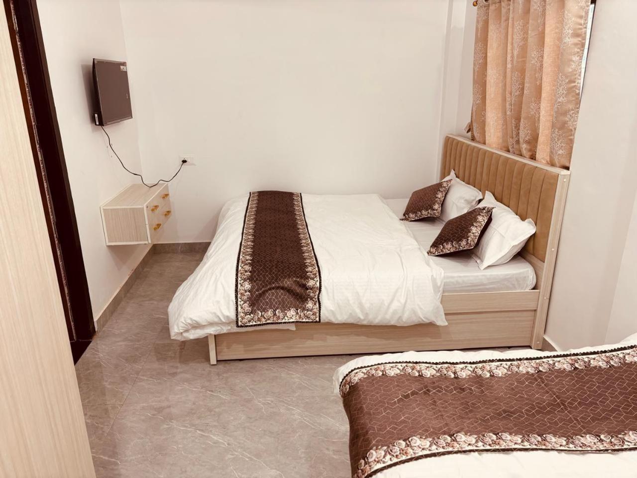 Shri Ram Darbar Hotel Ayodhya ภายนอก รูปภาพ